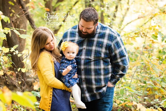 Randy Yeats Photography: December Mini, family picture in woods